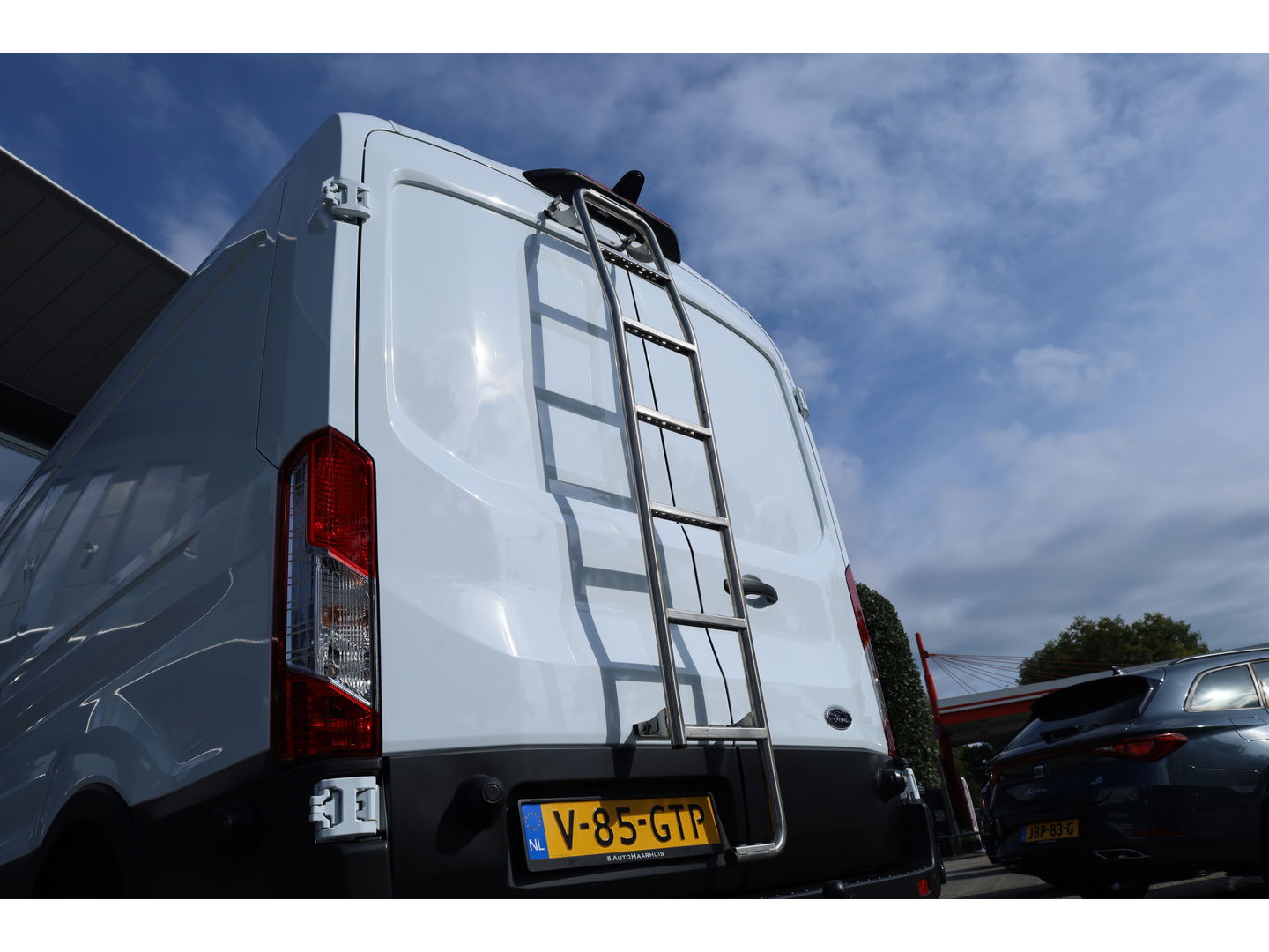 Ford Transit 350 2.0 TDCI L3H2 Trend RWD | Leder | Navi | CarPlay | Trekhaak | Camera | Cruise | Stoelverw.