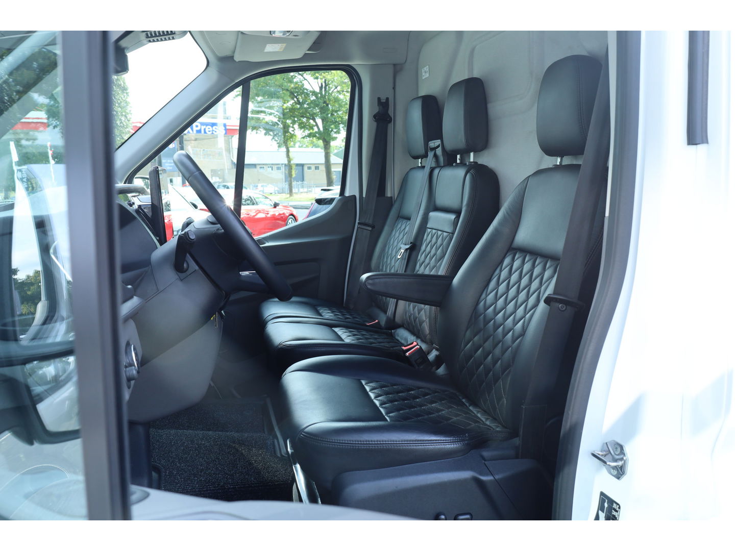 Ford Transit 350 2.0 TDCI L3H2 Trend RWD | Leder | Navi | CarPlay | Trekhaak | Camera | Cruise | Stoelverw.