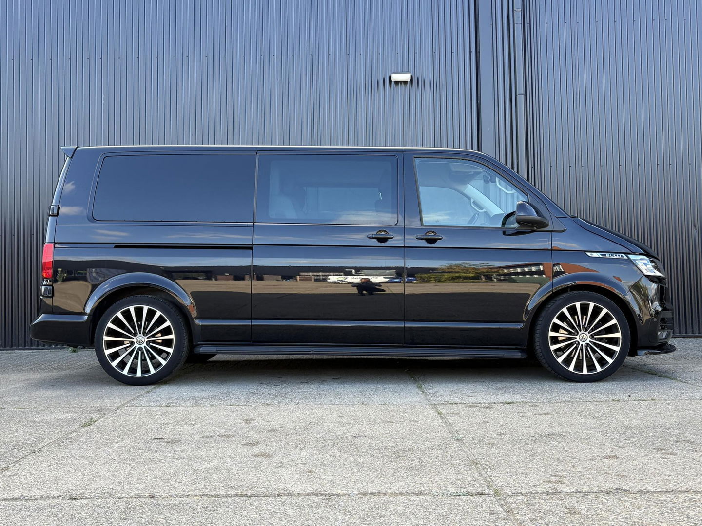 Volkswagen Transporter BULLI T6.1 2.0 TDI L2H1 30 DC | 2x SCHUIFDEUR | STOELVERWARMING | LED | LEDER