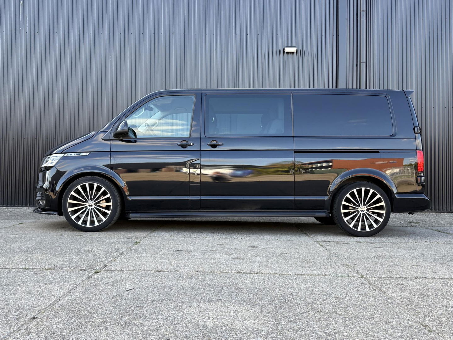 Volkswagen Transporter BULLI T6.1 2.0 TDI L2H1 30 DC | 2x SCHUIFDEUR | STOELVERWARMING | LED | LEDER