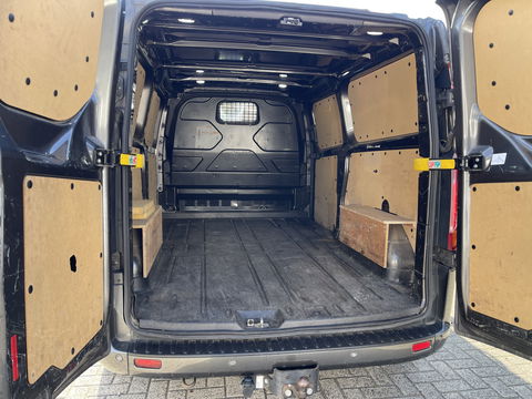 Ford Transit Custom 320 2.0 TDCI automaat 185pk L2H1 Sport / vaste prijs rijklaar € 22.950 marge / lease vanaf € 375 / dakdragers / trekhaak / airco /cruise / navi / euro 6 diesel