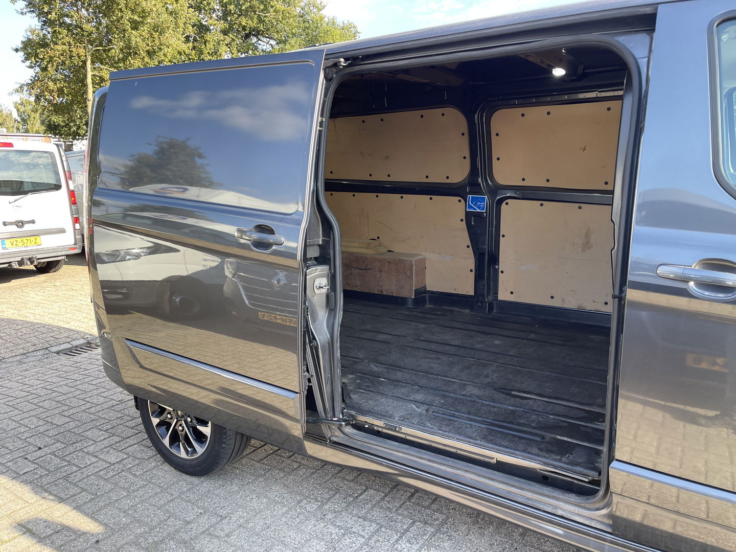 Ford Transit Custom 320 2.0 TDCI automaat 185pk L2H1 Sport / vaste prijs rijklaar € 22.950 marge / lease vanaf € 375 / dakdragers / trekhaak / airco /cruise / navi / euro 6 diesel