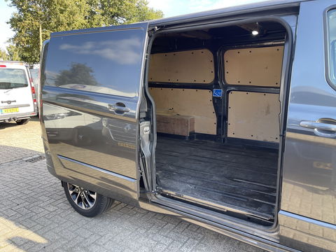 Ford Transit Custom 320 2.0 TDCI automaat 185pk L2H1 Sport / vaste prijs rijklaar € 22.950 marge / lease vanaf € 375 / dakdragers / trekhaak / airco /cruise / navi / euro 6 diesel