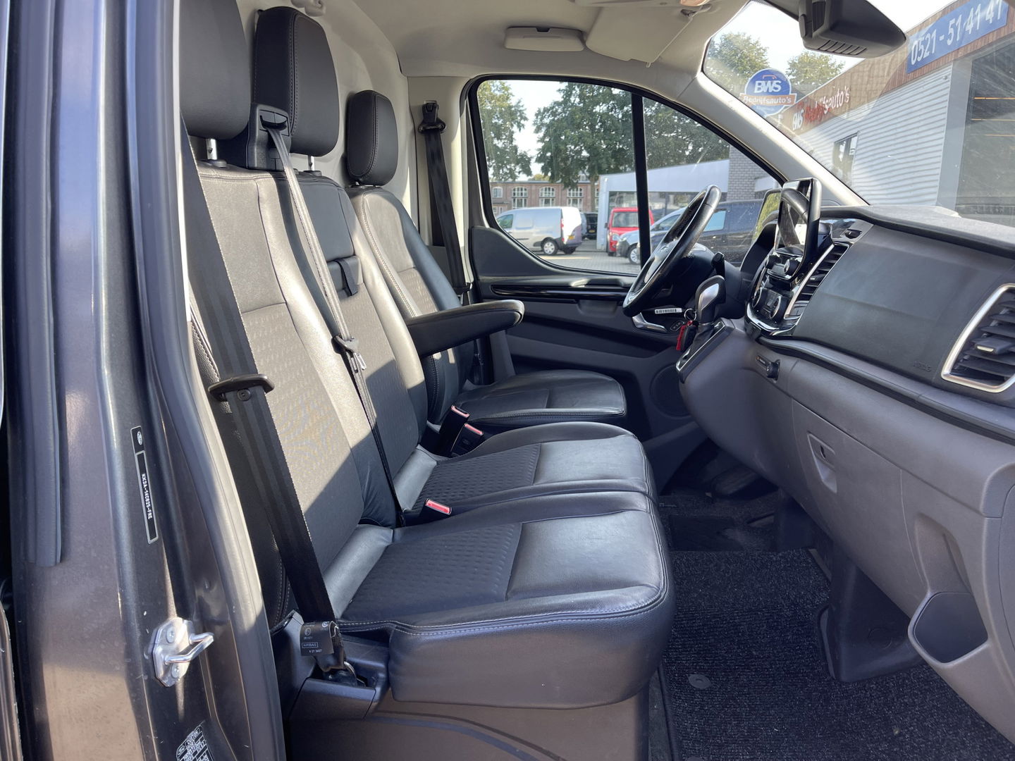 Ford Transit Custom 320 2.0 TDCI automaat 185pk L2H1 Sport / vaste prijs rijklaar € 22.950 marge / lease vanaf € 375 / dakdragers / trekhaak / airco /cruise / navi / euro 6 diesel