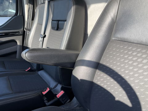 Ford Transit Custom 320 2.0 TDCI automaat 185pk L2H1 Sport / vaste prijs rijklaar € 22.950 marge / lease vanaf € 375 / dakdragers / trekhaak / airco /cruise / navi / euro 6 diesel