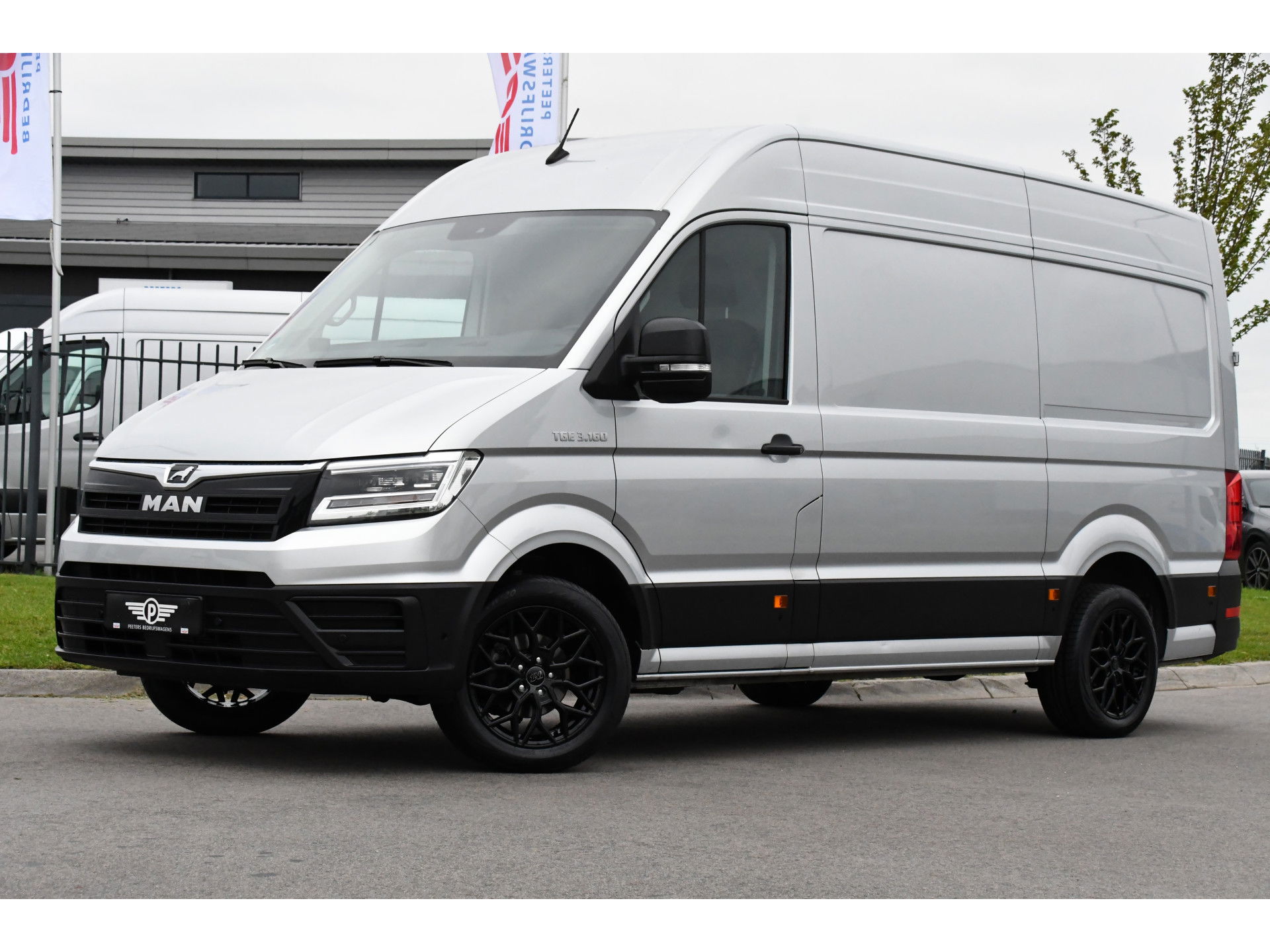 MAN TGE 35 2.0 L3H3 PB Edition Lucht geremd! Camera, 3500kg Trekhaak, Cruise, Carplay, LED, 165pk, Automaat, Multimedia, Uniek! lucht opbouw, markt, zwaar, luchhtrem, veldhuizen