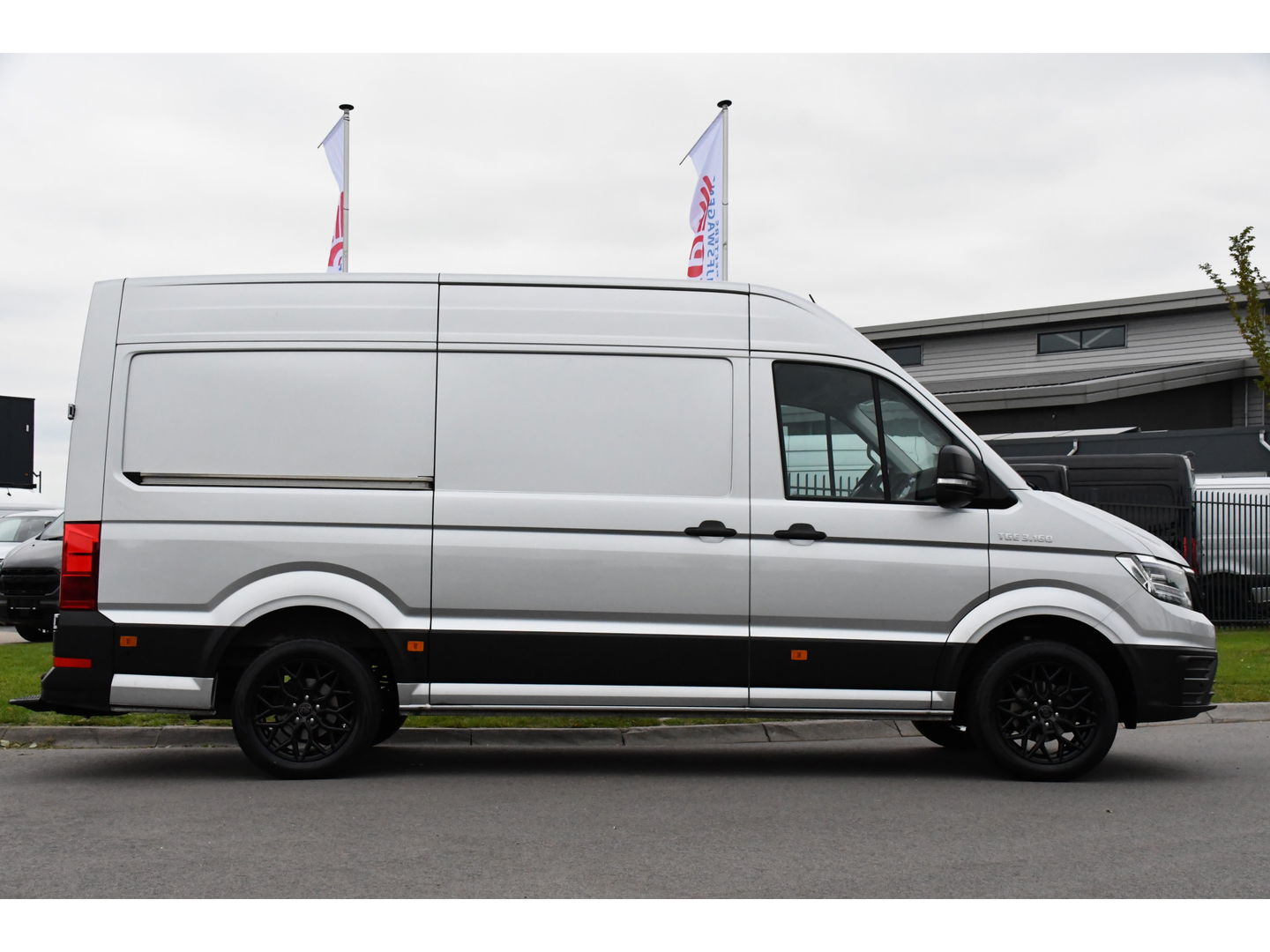MAN TGE 35 2.0 L3H3 PB Edition Lucht geremd! Camera, 3500kg Trekhaak, Cruise, Carplay, LED, 165pk, Automaat, Multimedia, Uniek! lucht opbouw, markt, zwaar, luchhtrem, veldhuizen