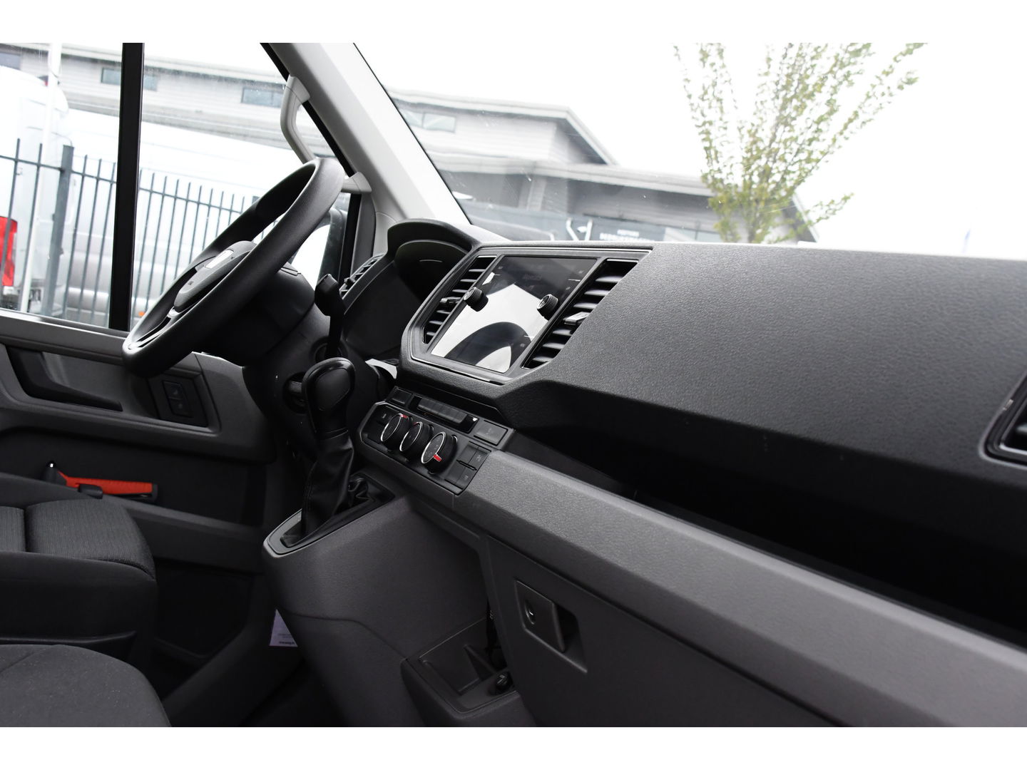 MAN TGE 35 2.0 L3H3 PB Edition Lucht geremd! Camera, 3500kg Trekhaak, Cruise, Carplay, LED, 165pk, Automaat, Multimedia, Uniek! lucht opbouw, markt, zwaar, luchhtrem, veldhuizen
