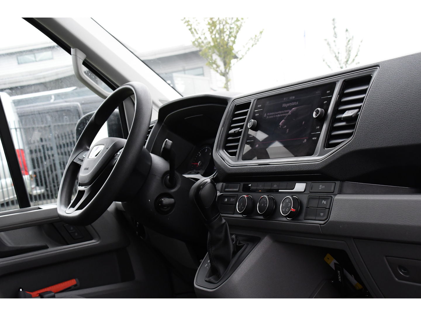 MAN TGE 35 2.0 L3H3 PB Edition Lucht geremd! Camera, 3500kg Trekhaak, Cruise, Carplay, LED, 165pk, Automaat, Multimedia, Uniek! lucht opbouw, markt, zwaar, luchhtrem, veldhuizen