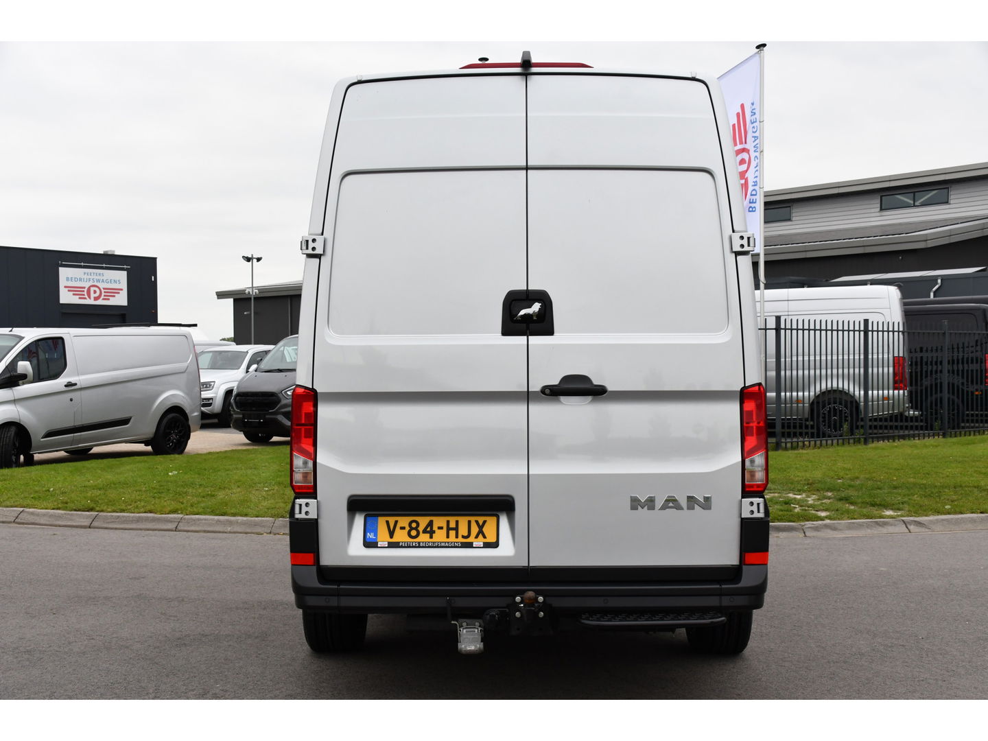 MAN TGE 35 2.0 L3H3 PB Edition Lucht geremd! Camera, 3500kg Trekhaak, Cruise, Carplay, LED, 165pk, Automaat, Multimedia, Uniek! lucht opbouw, markt, zwaar, luchhtrem, veldhuizen