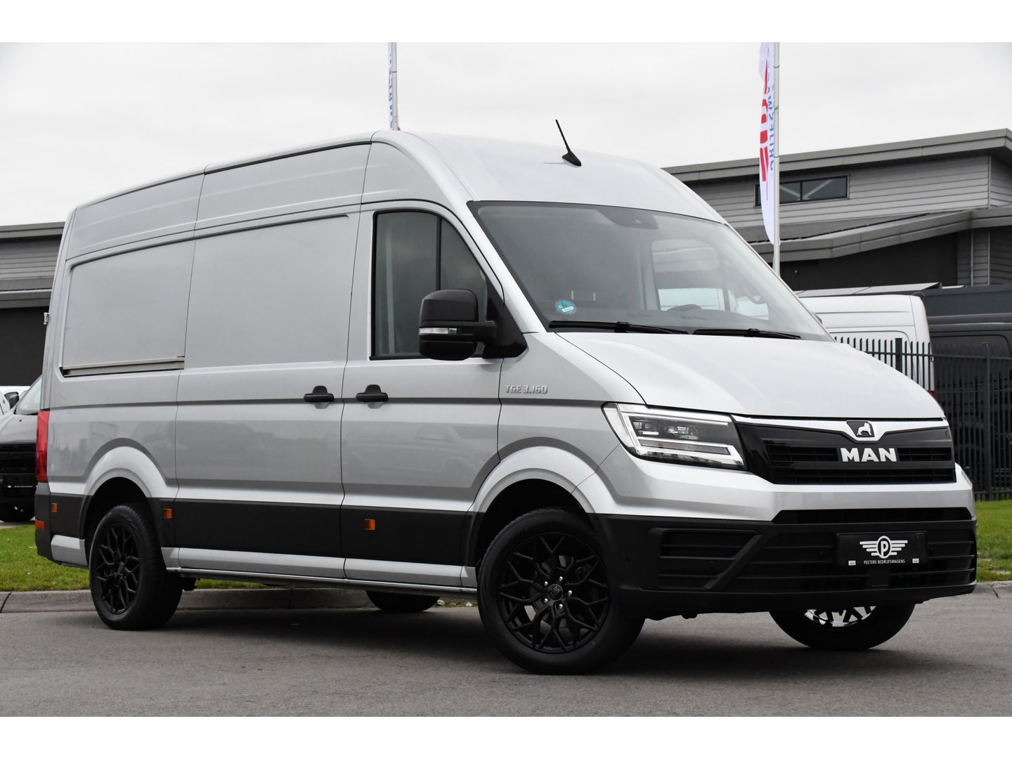 MAN TGE 35 2.0 L3H3 PB Edition Lucht geremd! Camera, 3500kg Trekhaak, Cruise, Carplay, LED, 165pk, Automaat, Multimedia, Uniek! lucht opbouw, markt, zwaar, luchhtrem, veldhuizen