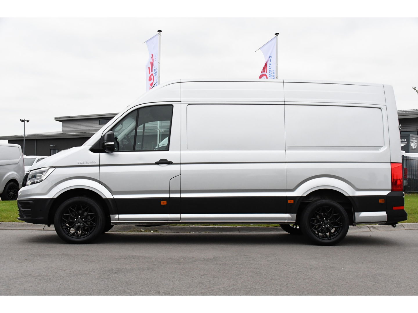 MAN TGE 35 2.0 L3H3 PB Edition Lucht geremd! Camera, 3500kg Trekhaak, Cruise, Carplay, LED, 165pk, Automaat, Multimedia, Uniek! lucht opbouw, markt, zwaar, luchhtrem, veldhuizen