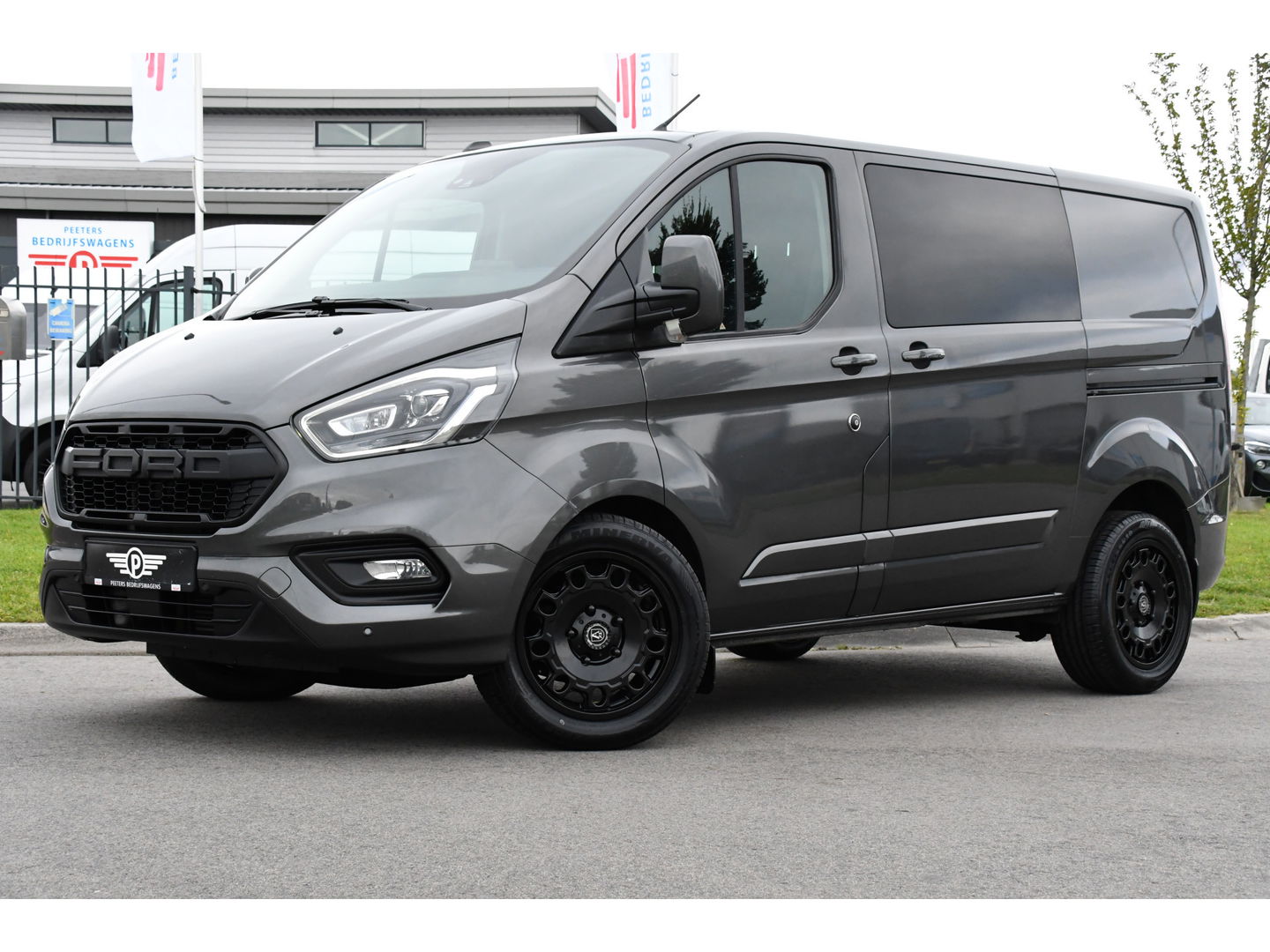 Ford Transit Custom 300 2.0 TDCI L1H1 DC Limited Raptor Edition Camera, Cruise, 130pk. Automaat, 2 x schuifdeur, Multimedia, Sensoren, Afneembare trekhaak, Uniek!