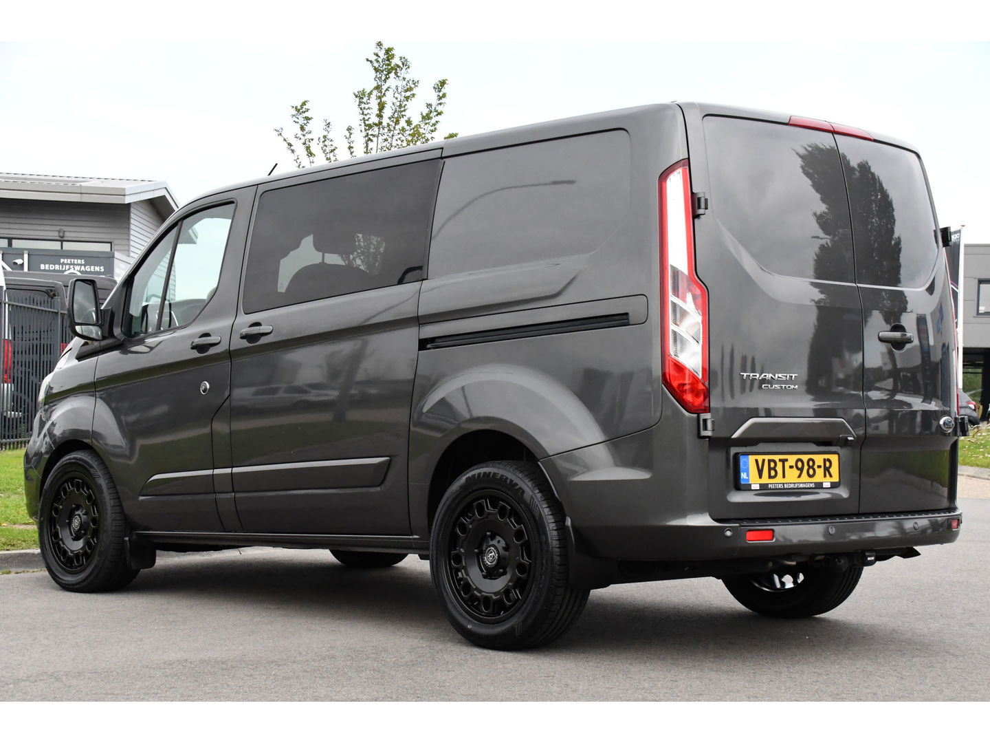 Ford Transit Custom 300 2.0 TDCI L1H1 DC Limited Raptor Edition Camera, Cruise, 130pk. Automaat, 2 x schuifdeur, Multimedia, Sensoren, Afneembare trekhaak, Uniek!