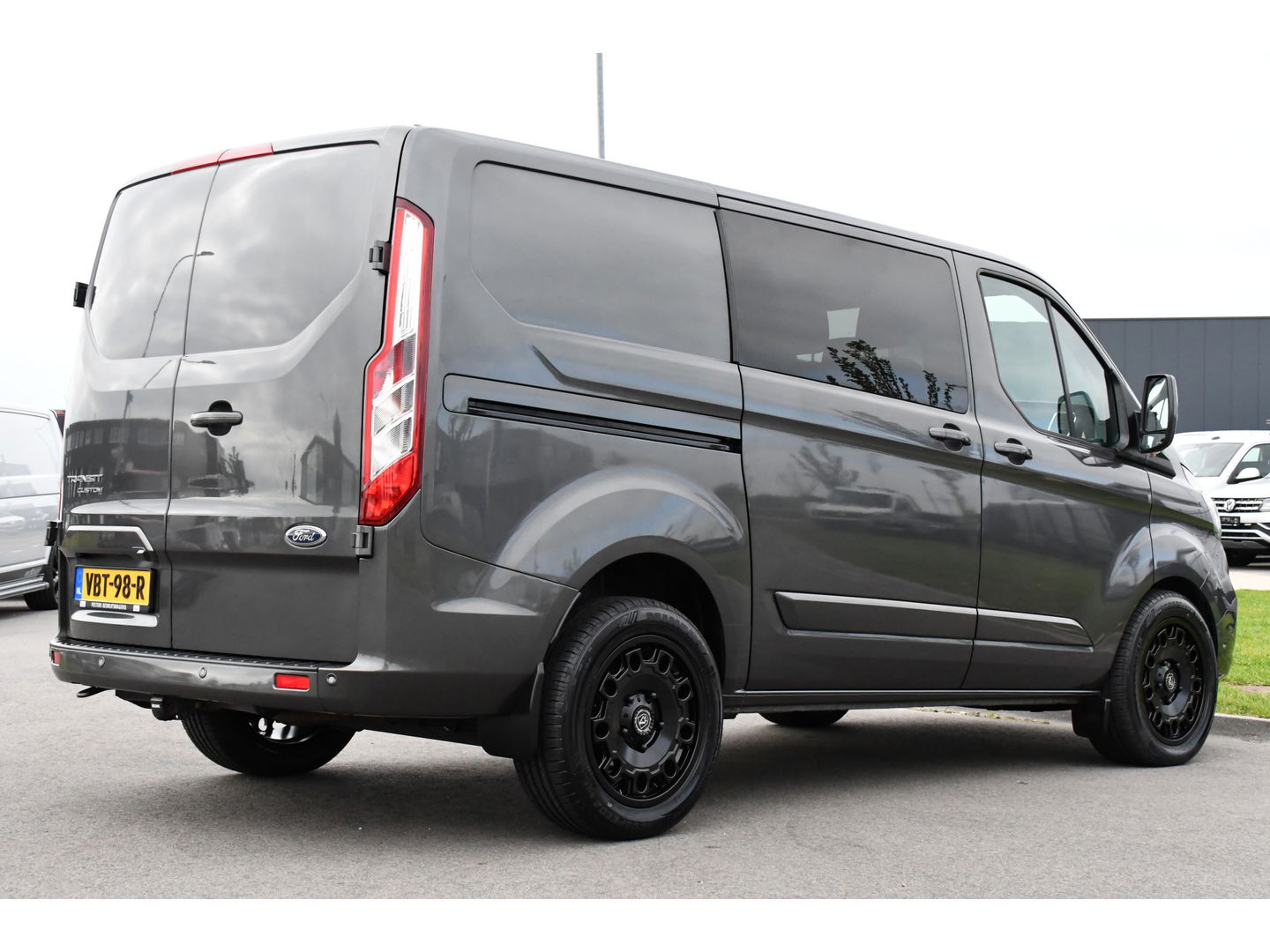 Ford Transit Custom 300 2.0 TDCI L1H1 DC Limited Raptor Edition Camera, Cruise, 130pk. Automaat, 2 x schuifdeur, Multimedia, Sensoren, Afneembare trekhaak, Uniek!