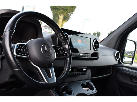 Mercedes-Benz Sprinter 319 V6 3.0 CDI L2H2 Black Edition Full Options!, Adaptieve Cruise, 360 Camera, 2 x schuifdeur, 3500kg Trekhaak, 10,5'' Mbux, Navi, Stoelverwarming, Uniek!