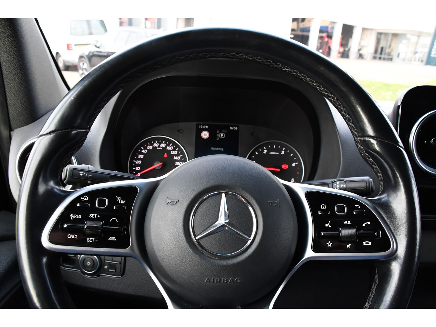 Mercedes-Benz Sprinter 319 V6 3.0 CDI L2H2 Black Edition Full Options!, Adaptieve Cruise, 360 Camera, 2 x schuifdeur, 3500kg Trekhaak, 10,5'' Mbux, Navi, Stoelverwarming, Uniek!