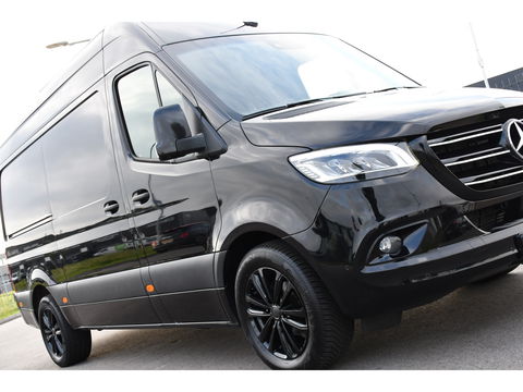 Mercedes-Benz Sprinter 319 V6 3.0 CDI L2H2 Black Edition Full Options!, Adaptieve Cruise, 360 Camera, 2 x schuifdeur, 3500kg Trekhaak, 10,5'' Mbux, Navi, Stoelverwarming, Uniek!