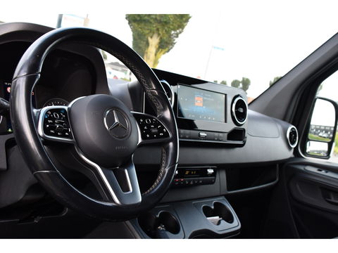 Mercedes-Benz Sprinter 319 V6 3.0 CDI L2H2 Black Edition Full Options!, Adaptieve Cruise, 360 Camera, 2 x schuifdeur, 3500kg Trekhaak, 10,5'' Mbux, Navi, Stoelverwarming, Uniek!