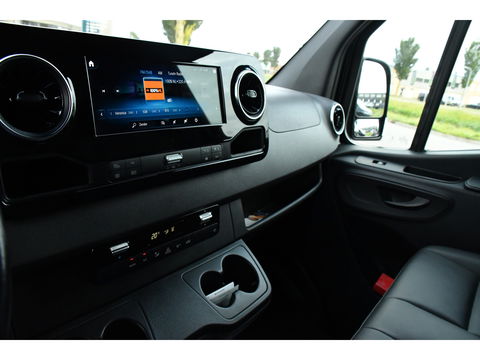 Mercedes-Benz Sprinter 319 V6 3.0 CDI L2H2 Black Edition Full Options!, Adaptieve Cruise, 360 Camera, 2 x schuifdeur, 3500kg Trekhaak, 10,5'' Mbux, Navi, Stoelverwarming, Uniek!