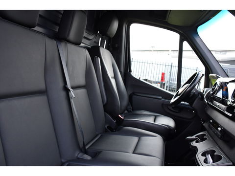Mercedes-Benz Sprinter 319 V6 3.0 CDI L2H2 Black Edition Full Options!, Adaptieve Cruise, 360 Camera, 2 x schuifdeur, 3500kg Trekhaak, 10,5'' Mbux, Navi, Stoelverwarming, Uniek!