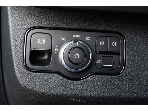 Mercedes-Benz Sprinter 319 V6 3.0 CDI L2H2 Black Edition Full Options!, Adaptieve Cruise, 360 Camera, 2 x schuifdeur, 3500kg Trekhaak, 10,5'' Mbux, Navi, Stoelverwarming, Uniek!