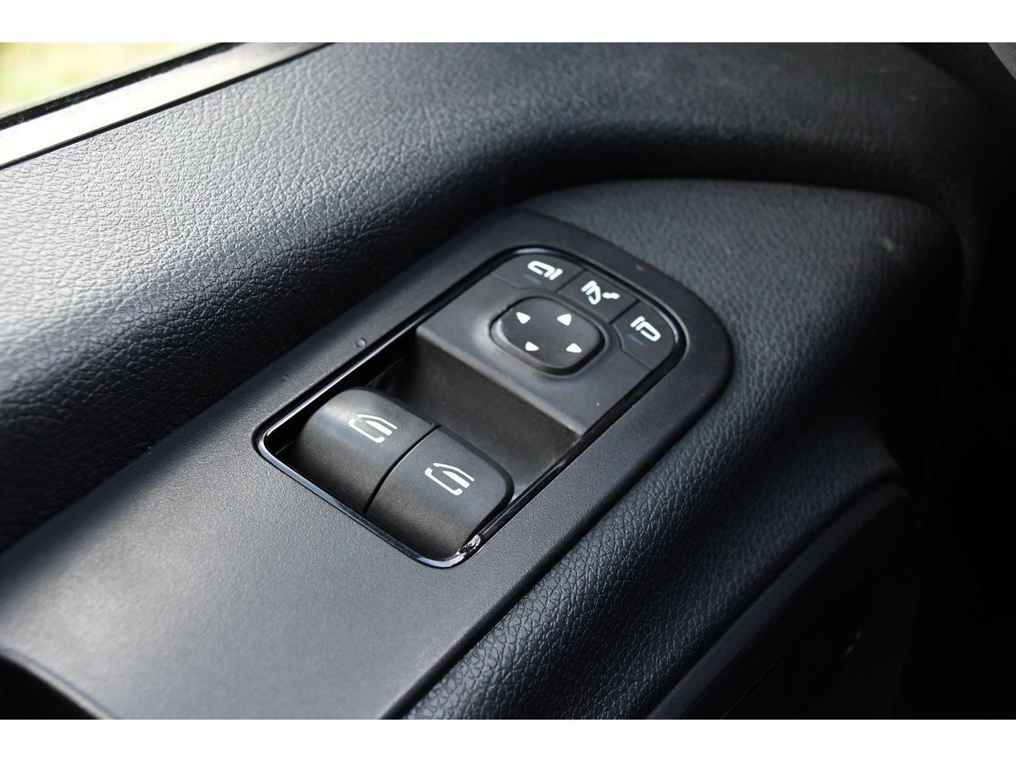 Mercedes-Benz Sprinter 319 V6 3.0 CDI L2H2 Black Edition Full Options!, Adaptieve Cruise, 360 Camera, 2 x schuifdeur, 3500kg Trekhaak, 10,5'' Mbux, Navi, Stoelverwarming, Uniek!