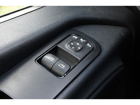 Mercedes-Benz Sprinter 319 V6 3.0 CDI L2H2 Black Edition Full Options!, Adaptieve Cruise, 360 Camera, 2 x schuifdeur, 3500kg Trekhaak, 10,5'' Mbux, Navi, Stoelverwarming, Uniek!