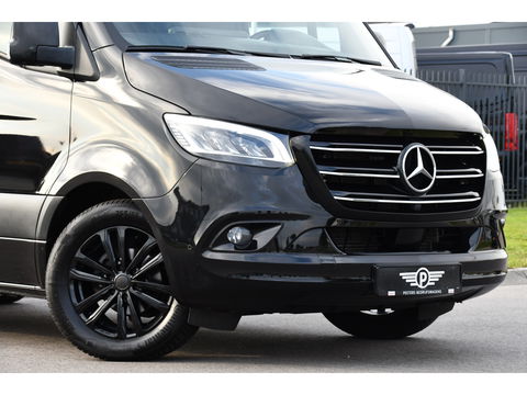Mercedes-Benz Sprinter 319 V6 3.0 CDI L2H2 Black Edition Full Options!, Adaptieve Cruise, 360 Camera, 2 x schuifdeur, 3500kg Trekhaak, 10,5'' Mbux, Navi, Stoelverwarming, Uniek!