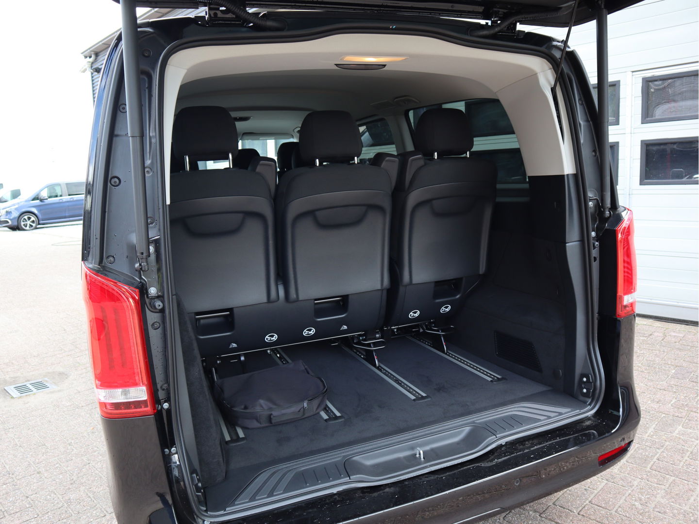 Mercedes-Benz EQV 300 90 kWh L3 Extra Lang - 8 Pes. - elc. Schuif - Taxi Pakket