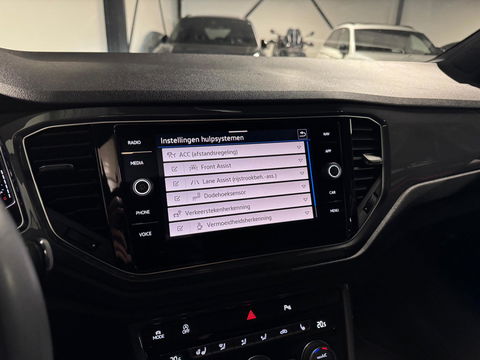 Volkswagen T-Roc 1.5 TSI R-Line PANO KEYLESS