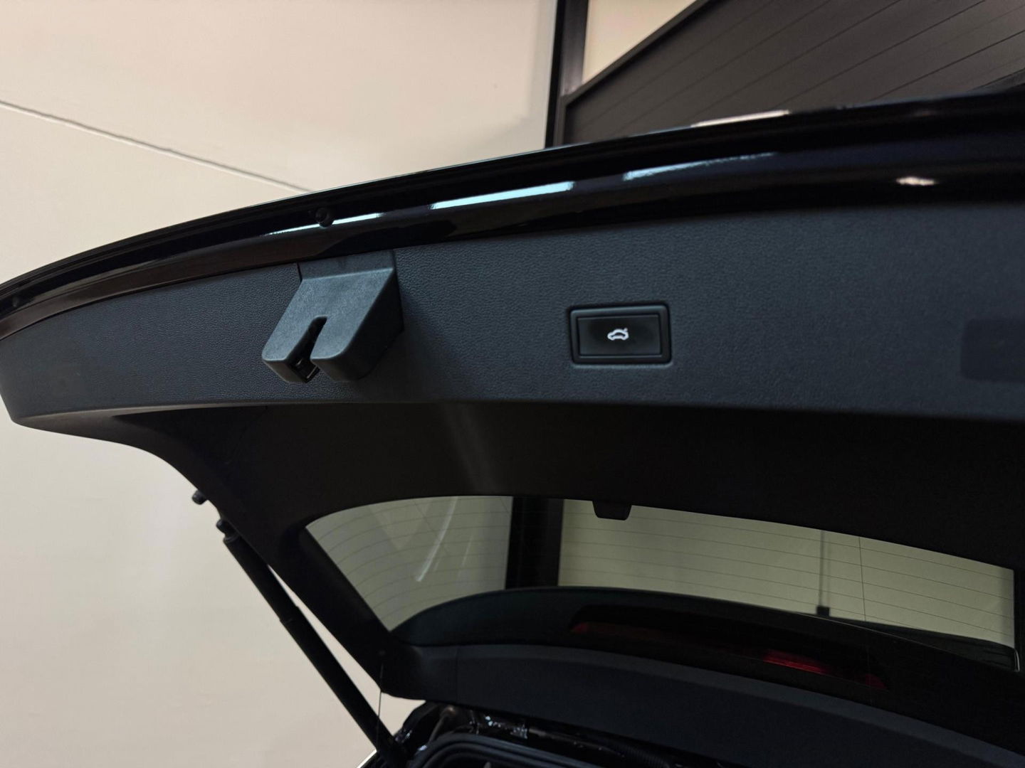 Volkswagen T-Roc 1.5 TSI R-Line PANO KEYLESS