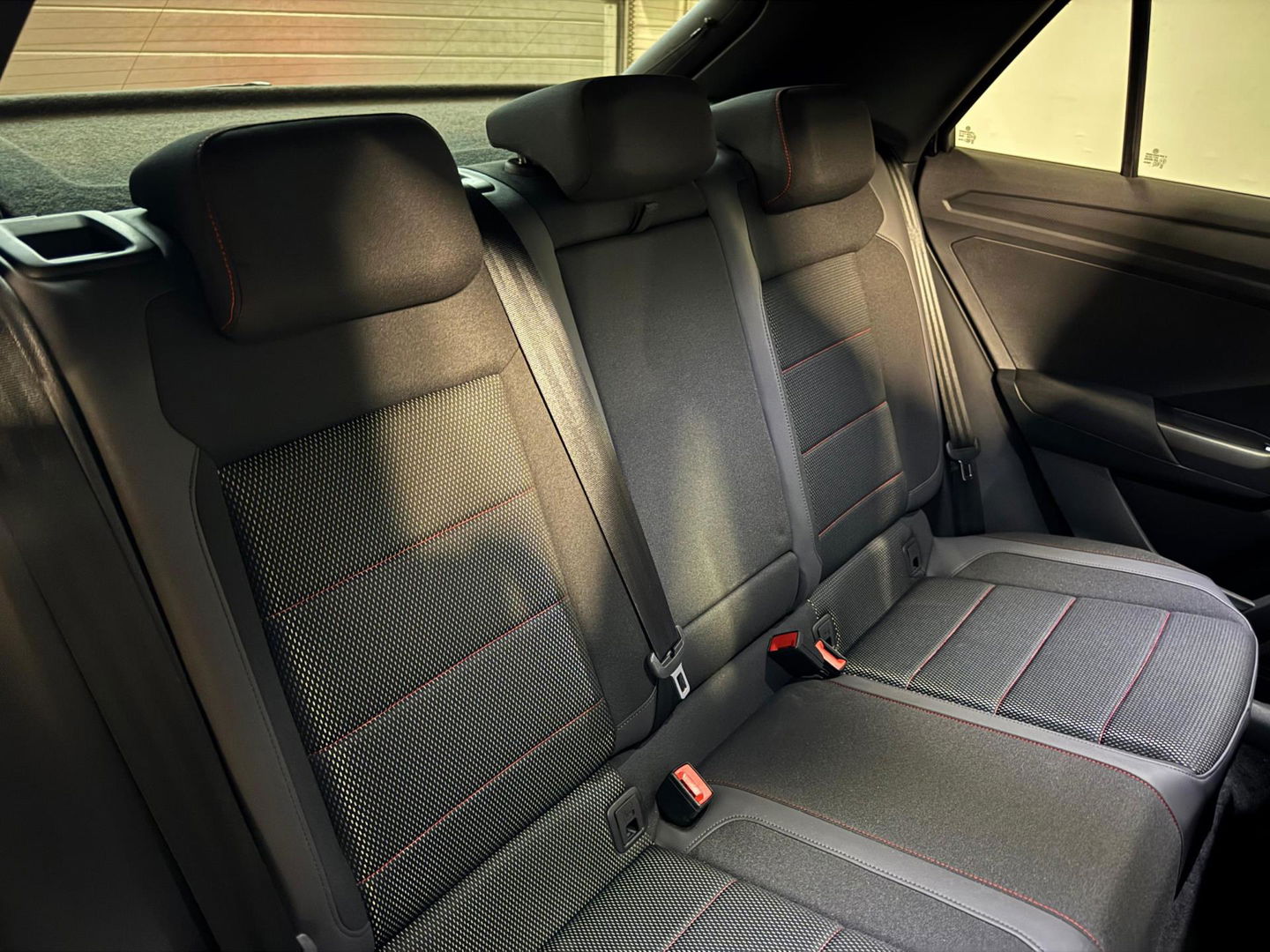Volkswagen T-Roc 1.5 TSI R-Line PANO KEYLESS