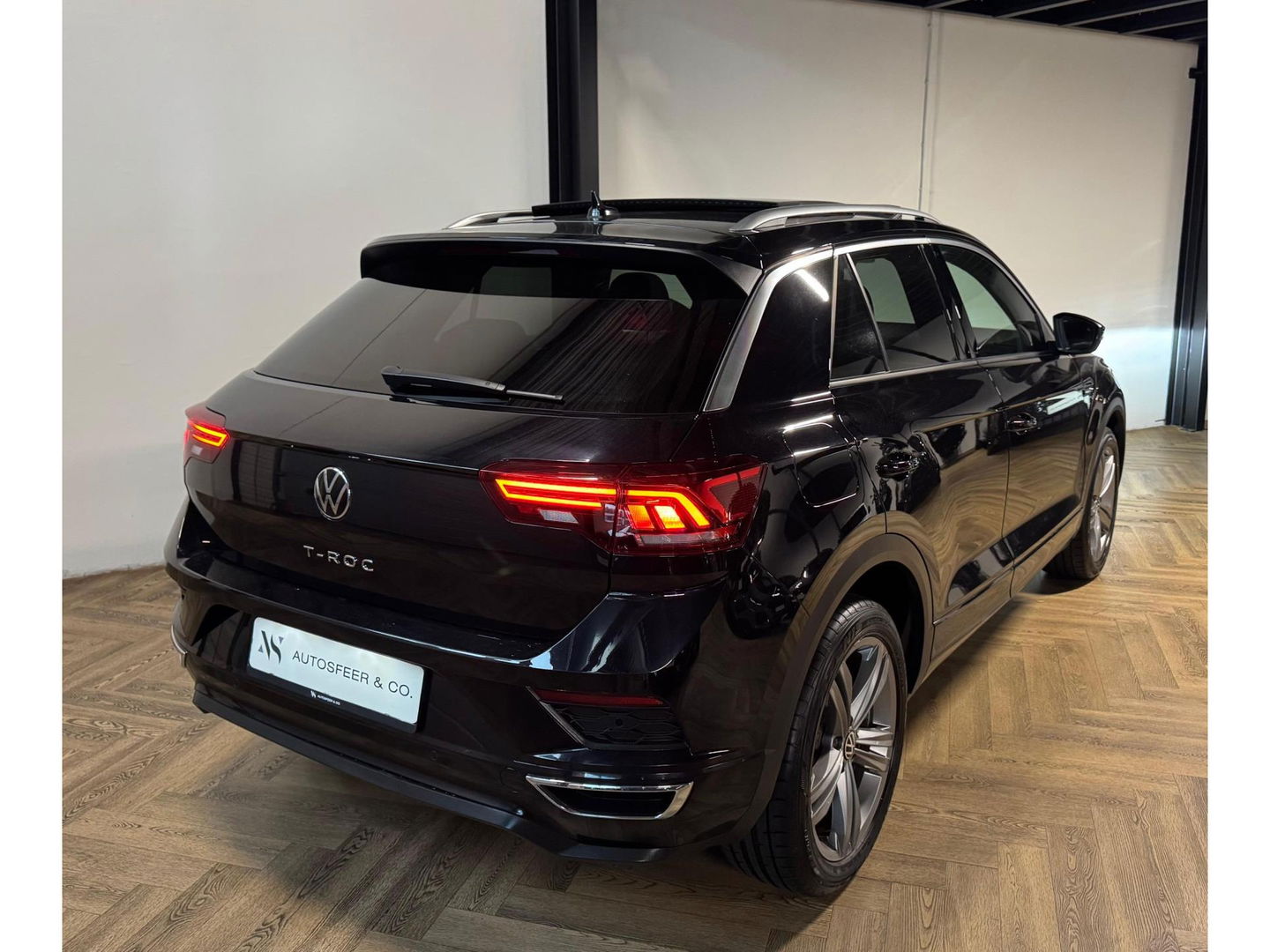 Volkswagen T-Roc 1.5 TSI R-Line PANO KEYLESS