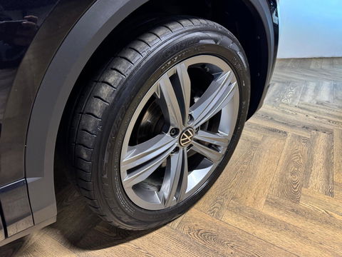 Volkswagen T-Roc 1.5 TSI R-Line PANO KEYLESS