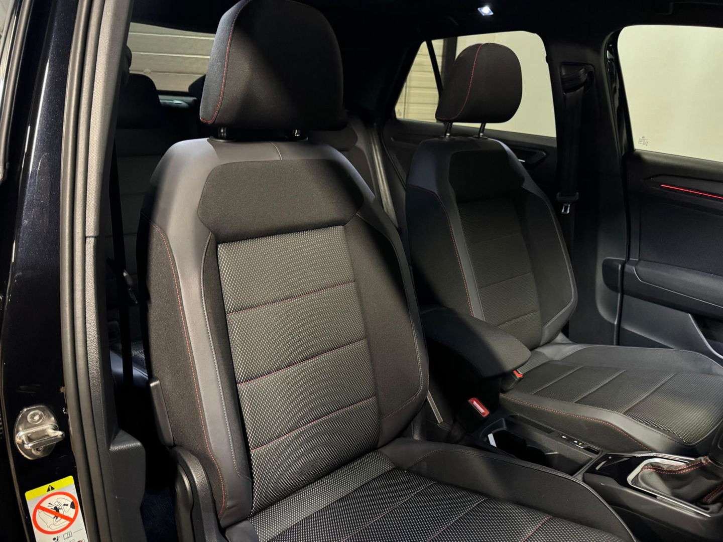 Volkswagen T-Roc 1.5 TSI R-Line PANO KEYLESS