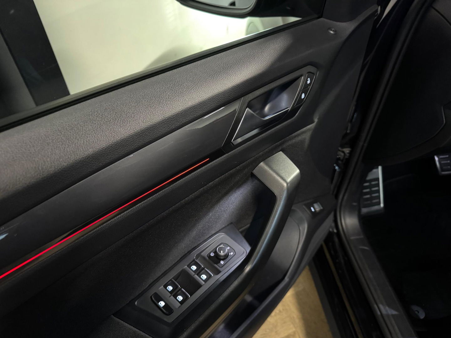 Volkswagen T-Roc 1.5 TSI R-Line PANO KEYLESS