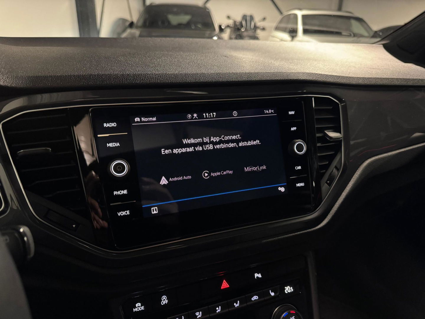 Volkswagen T-Roc 1.5 TSI R-Line PANO KEYLESS