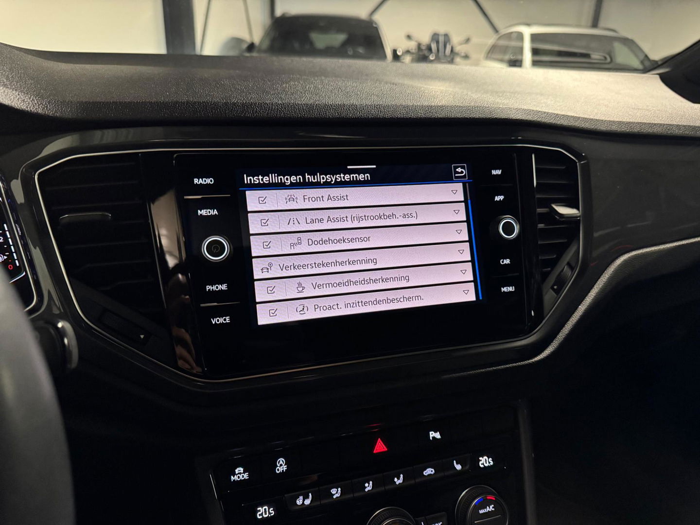 Volkswagen T-Roc 1.5 TSI R-Line PANO KEYLESS