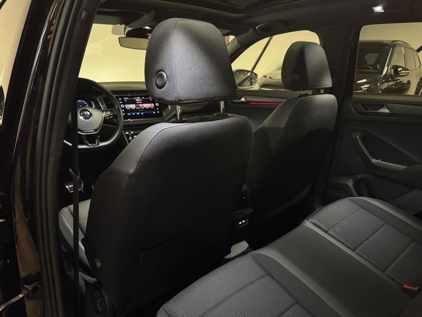 Volkswagen T-Roc 1.5 TSI R-Line PANO KEYLESS