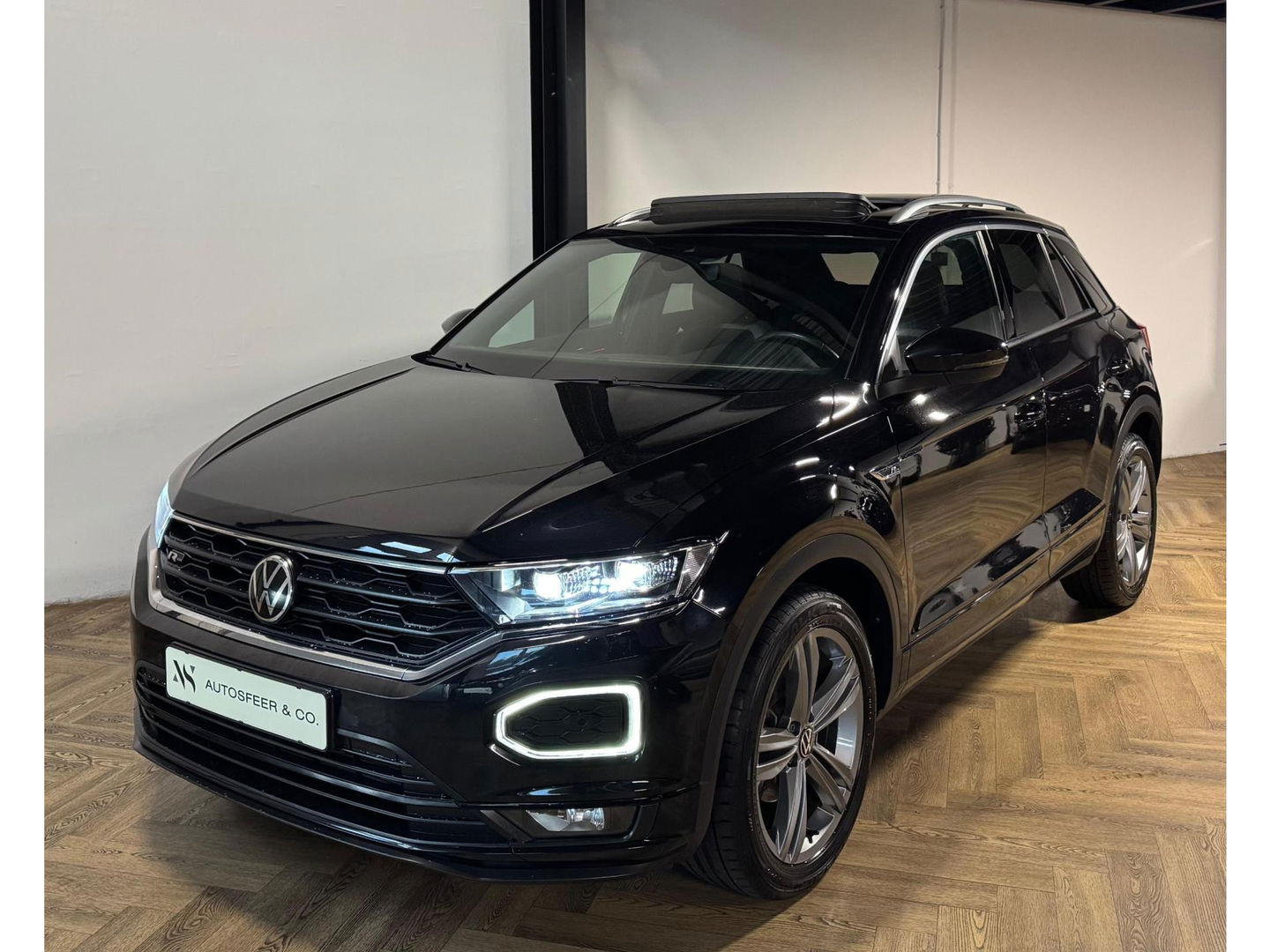 Volkswagen T-Roc 1.5 TSI R-Line PANO KEYLESS