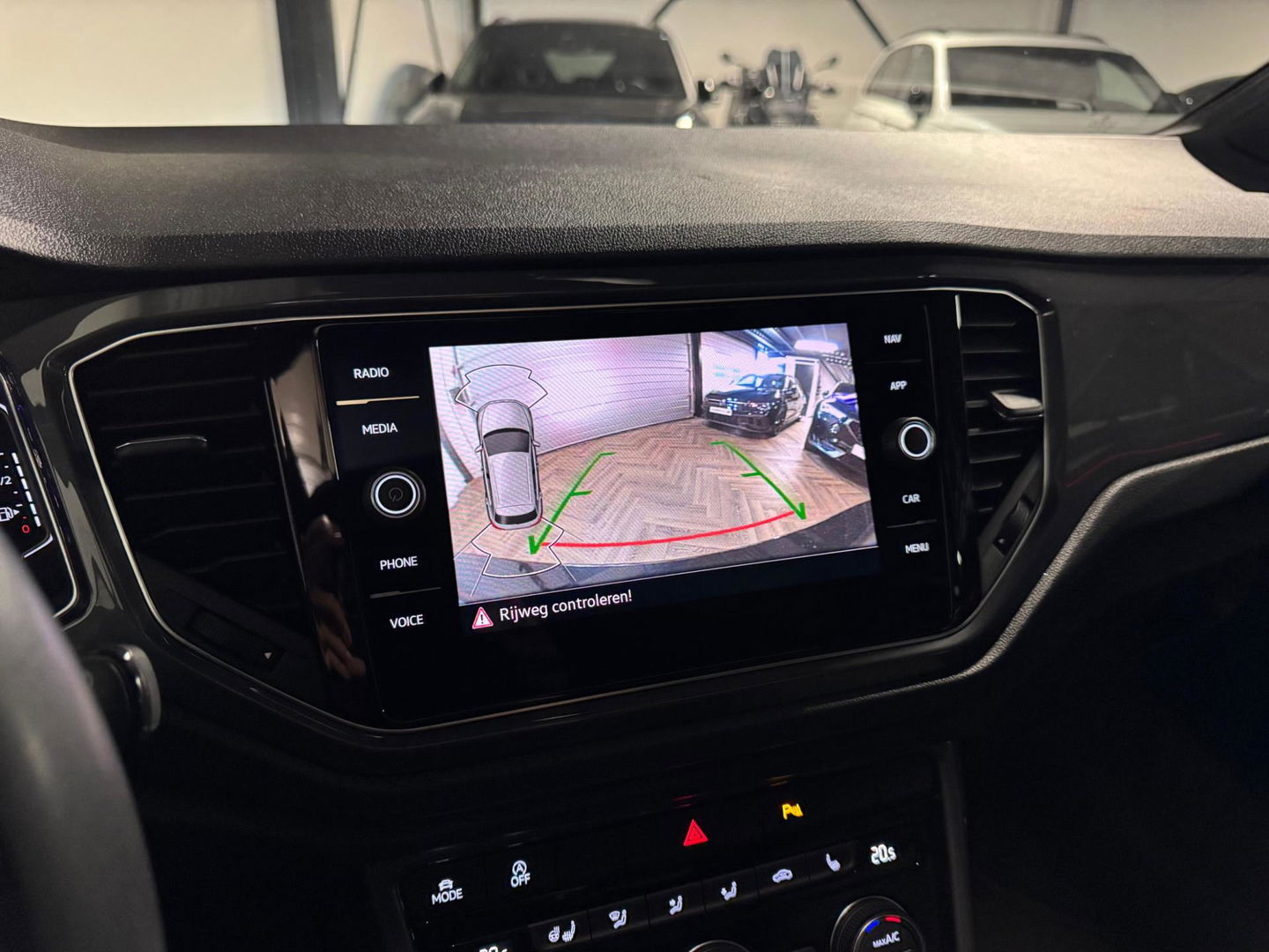 Volkswagen T-Roc 1.5 TSI R-Line PANO KEYLESS