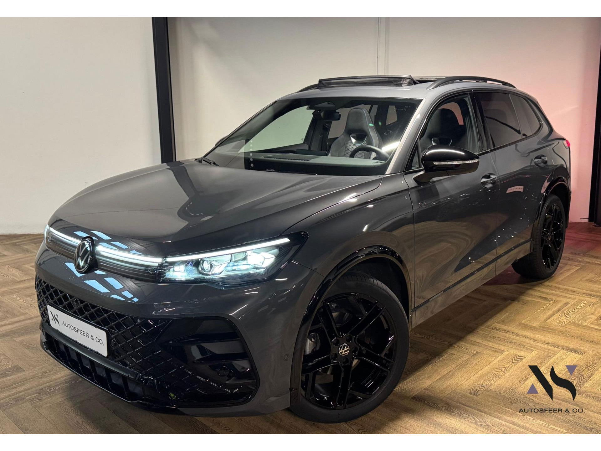 Volkswagen Tiguan 1.5 eTSI R-Line Edition PANO KEYLESS