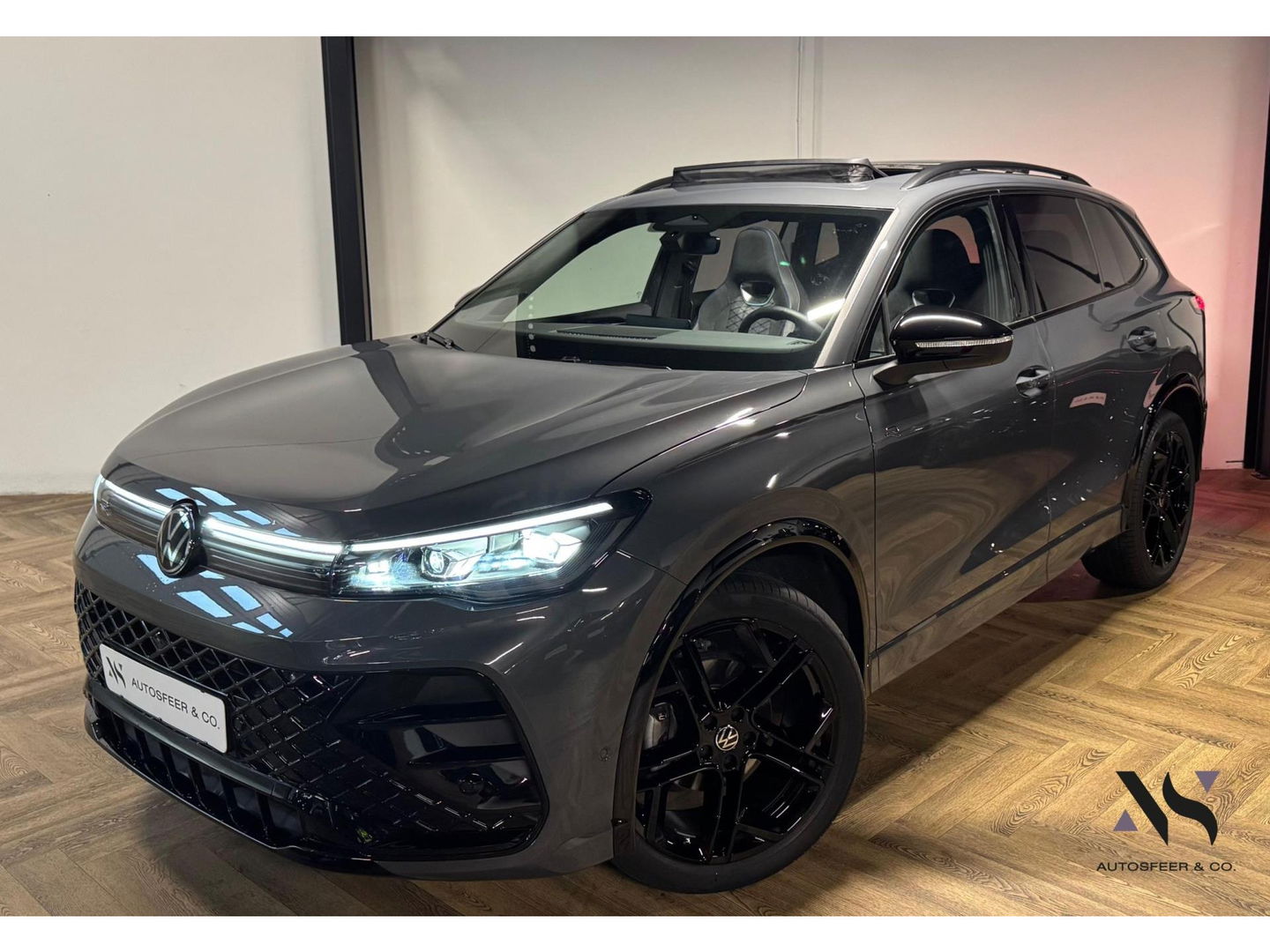 Volkswagen Tiguan 1.5 eTSI R-Line Edition PANO KEYLESS