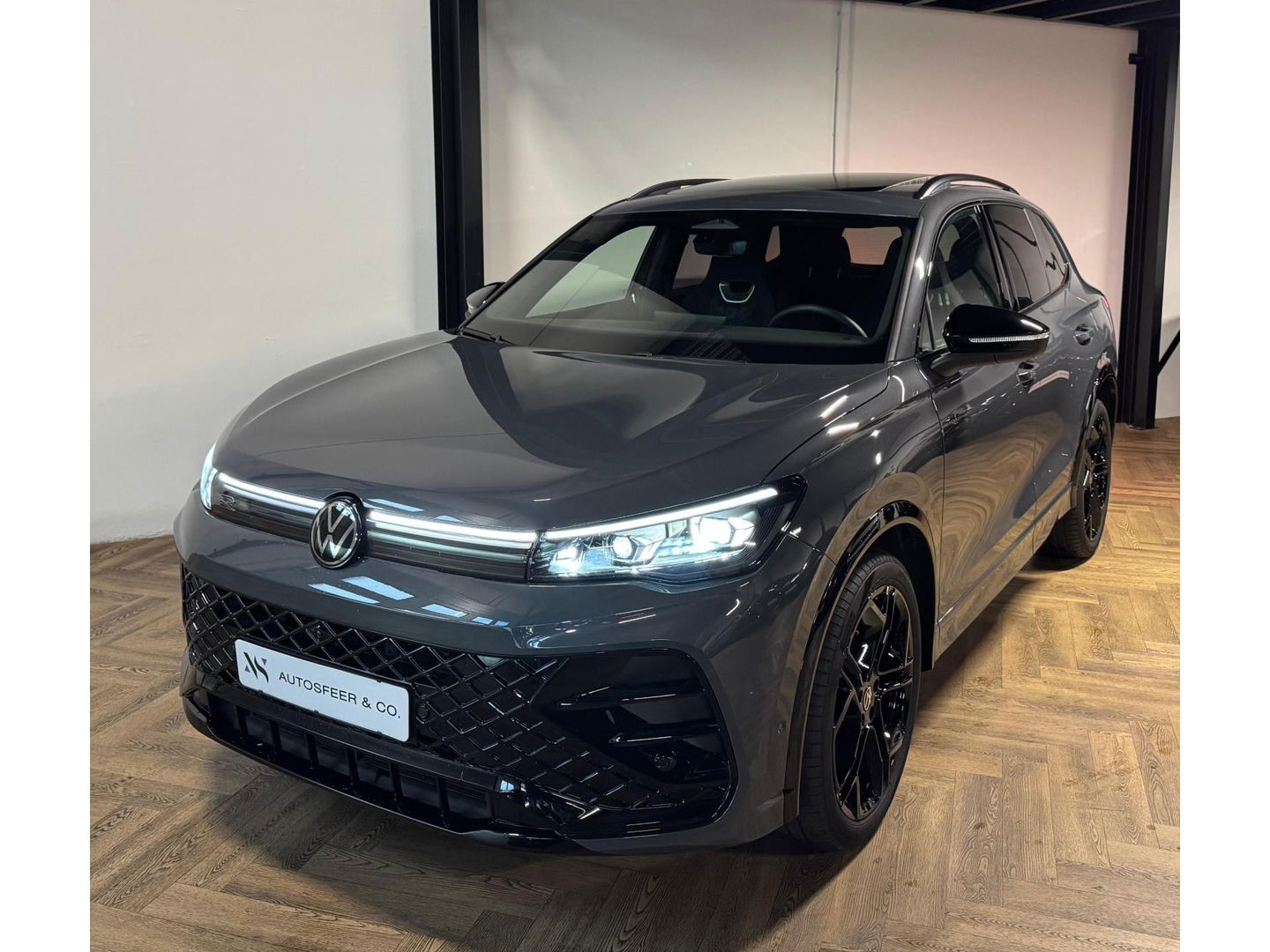 Volkswagen Tiguan 1.5 eTSI R-Line Edition PANO KEYLESS