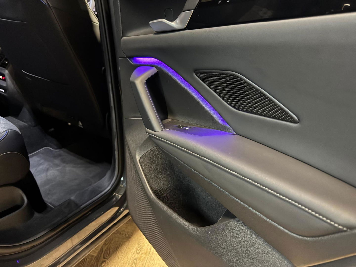 Volkswagen Tiguan 1.5 eTSI R-Line Edition PANO KEYLESS