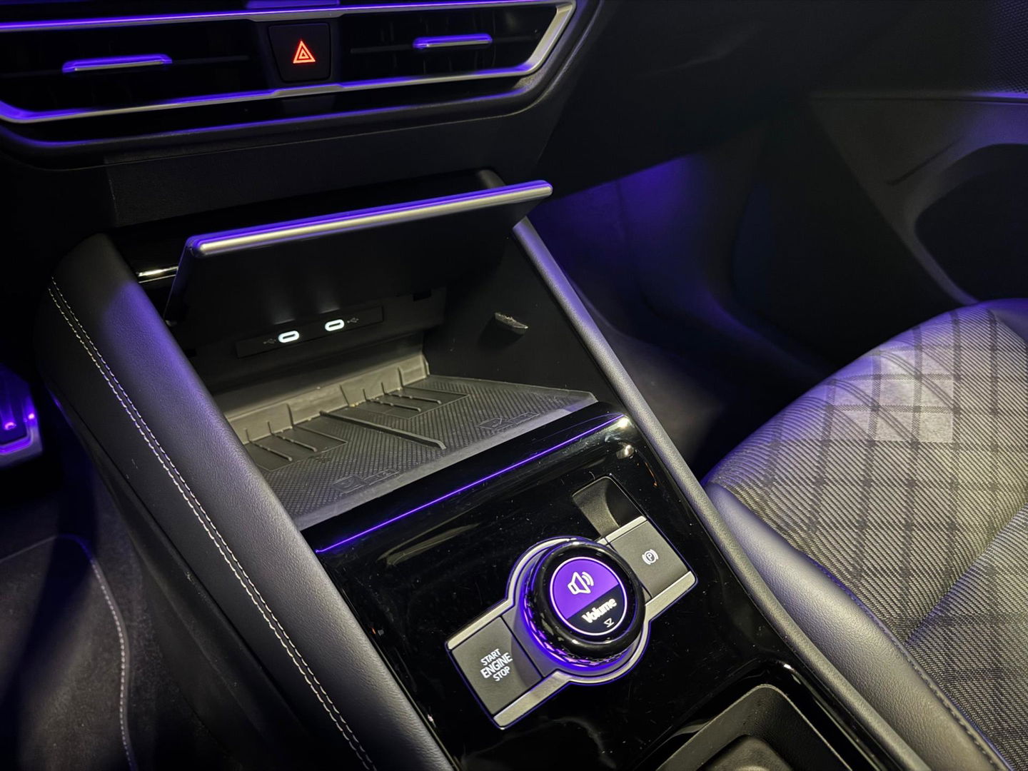 Volkswagen Tiguan 1.5 eTSI R-Line Edition PANO KEYLESS