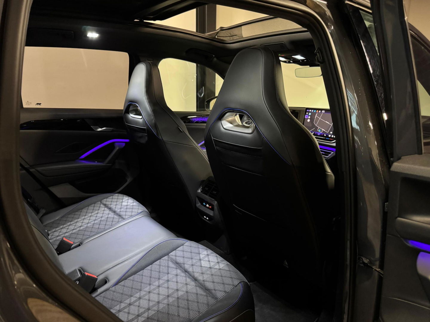 Volkswagen Tiguan 1.5 eTSI R-Line Edition PANO KEYLESS