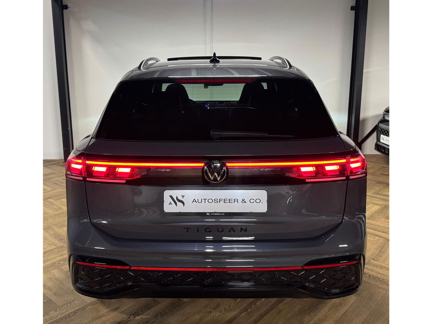 Volkswagen Tiguan 1.5 eTSI R-Line Edition PANO KEYLESS