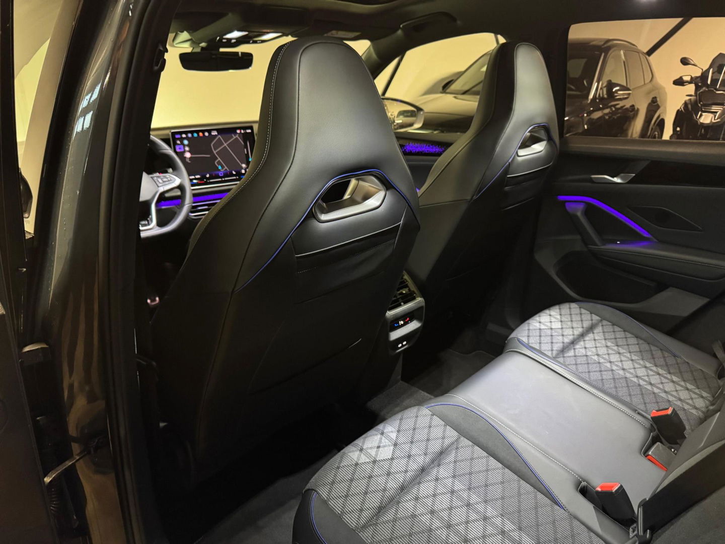 Volkswagen Tiguan 1.5 eTSI R-Line Edition PANO KEYLESS